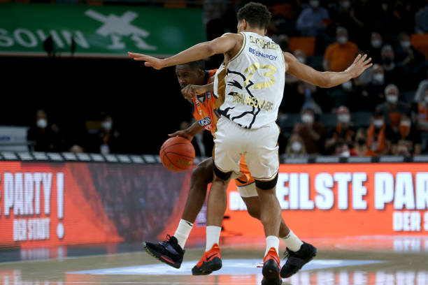 有爆炸性的 有爆炸性的