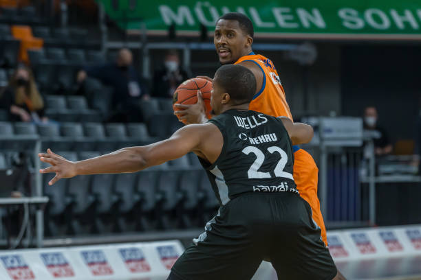 他也是名副 他也是名副