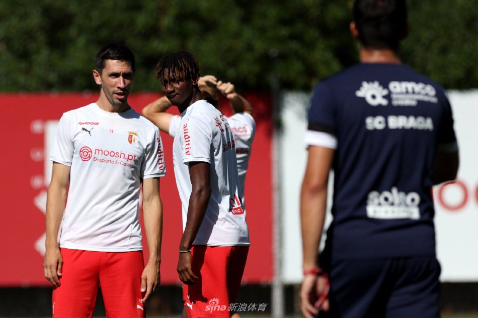 双外援裁判 双外援裁判